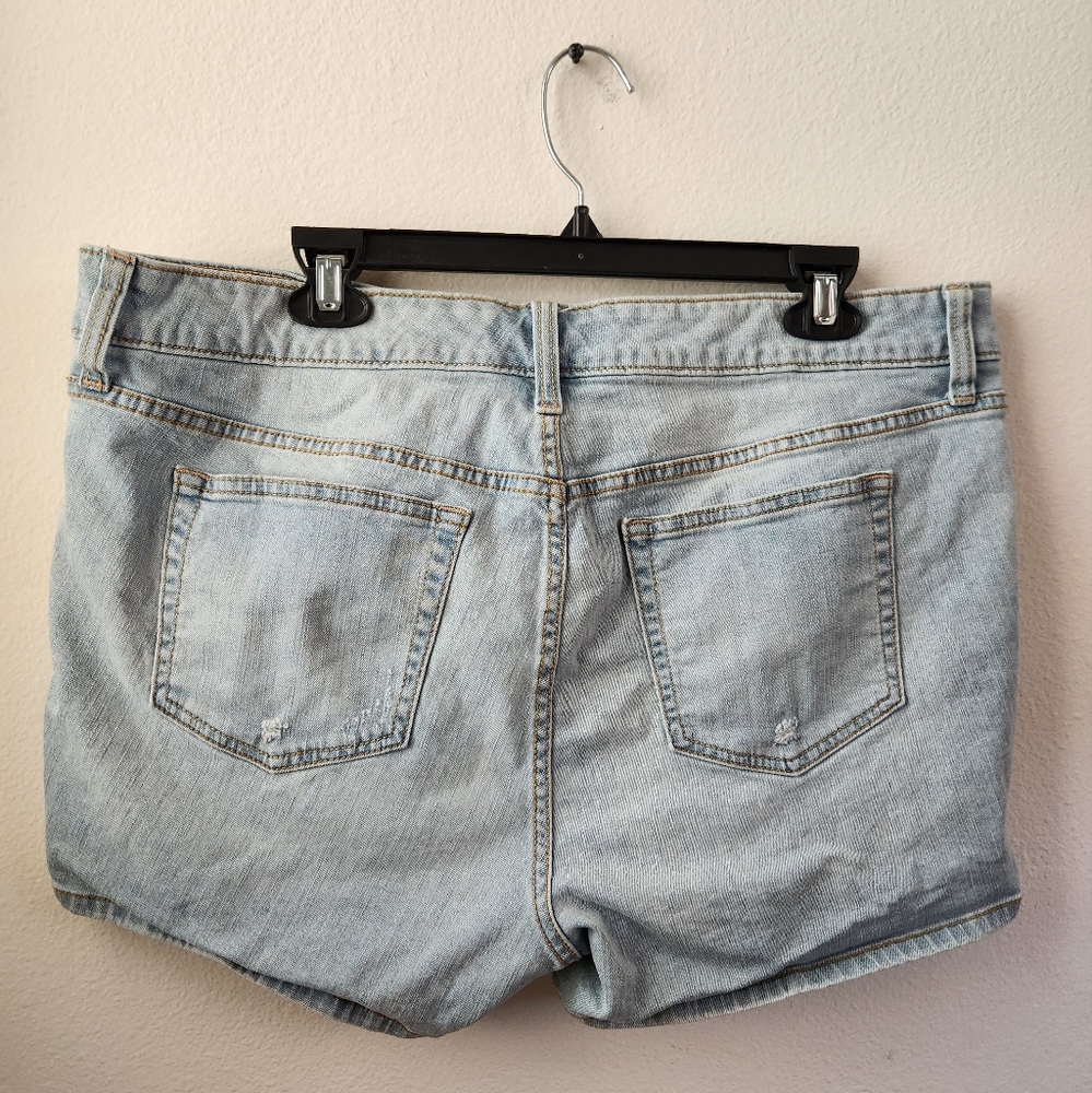 Torrid Women's Shorts 3.5" Light Wash Blue Size 18 - Picture 5 of 7